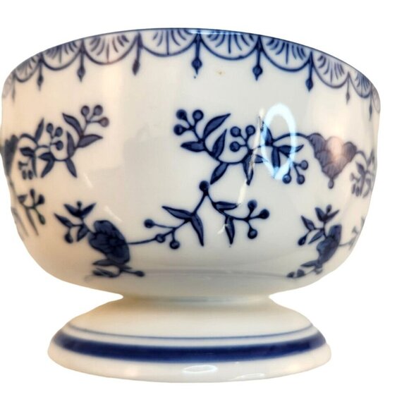 Blue & White Porcelain Serving Bowl By Royal China 6.25 wide x 4' tall - Picture 4 of 10